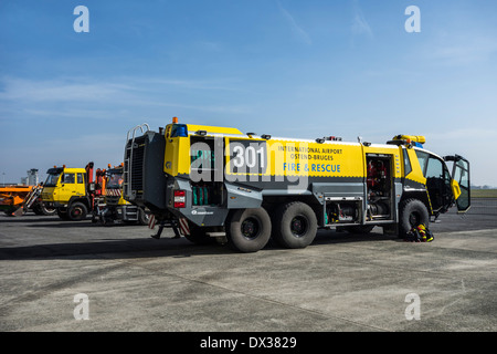 Aeroporto di gara crash Rosenbauer Panther CA-5 6×6 presso l'aerodromo di Ostenda, Belgio Foto Stock