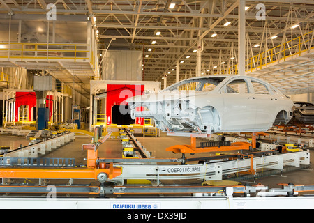 Sterling Heights, Michigan - La Chrysler 200 in Paint shop a Chrysler's Sterling Heights impianto di assemblaggio. Foto Stock