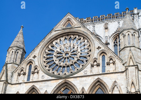 Il rosone nel transetto sud della cattedrale di York Minster, England, Regno Unito Foto Stock
