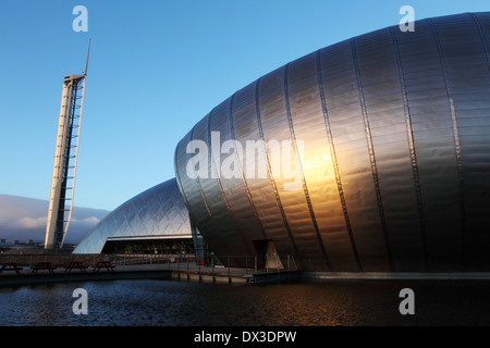 La facciata metallico del Glasgow Science Centre di Glasgow, Scozia. Foto Stock
