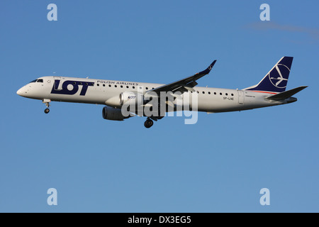 Le Linee Aeree Polacche LOT Embraer 195 jet regionale Foto Stock