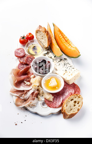 Antipasti prosciutto, formaggio, melone, olive, olio d'oliva, pane Foto Stock