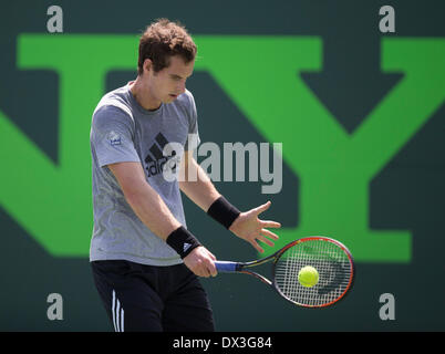 Key Biscayne, FL, Stati Uniti d'America. Il 17 marzo 2014. ANDY MURRAY di Gran Bretagna delle pratiche di Crandon Park Tennis Center, Key Biscayne, Miami, Florida al Sony Open Tennis Tournament. Lunedì 17 Marzo 2014. Tennis - Sony Open - ATP - WTA - Miami - 2014 - STATI UNITI D'America - 17 Marzo 2014. Credito: Mike Frey/Alamy Live News Foto Stock