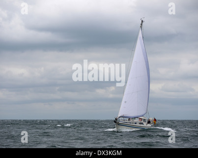 Barca a vela nel mar Baltico Foto Stock