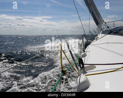 Barca a vela nel mar Baltico Foto Stock