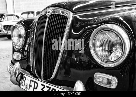 Famiglia piccola vettura Lancia Appia Berlina prima serie (1953), in bianco e nero Foto Stock