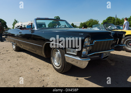 Full-size auto di lusso Cadillac De Ville cabrio Foto Stock