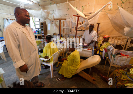 Assistenza pediatrica in ospedale di MSF ,Rutshuru,Nord Kiwu ,RDC,Repubblica Democratica del Congo. Foto Stock