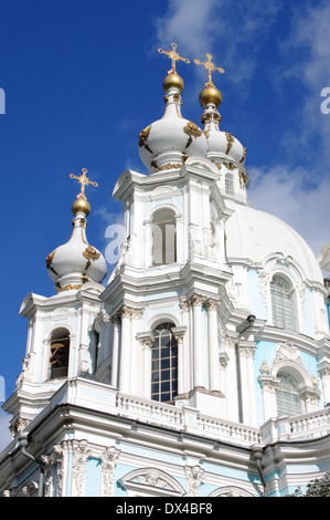 Le cupole della cattedrale di Smolny a San Pietroburgo, Russia Foto Stock