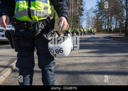 Riot Police verra sfrattare zingari provenienti da una Tendopoli di Onna Foto Stock