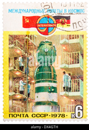 Timbro stampato in Unione Sovietica dedicato alla partnership internazionale tra Unione Sovietica e la Germania nello spazio, circa 1978 Foto Stock