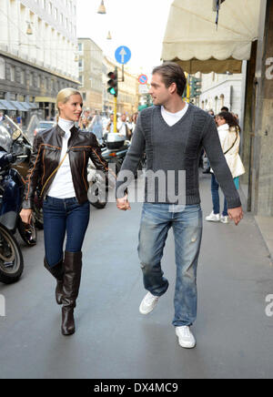 Michelle Hunziker e Tomaso Trussardi negozio di via Monte Napoleone con: Michelle Hunziker e Tomaso Trussardi dove: Mil Foto Stock