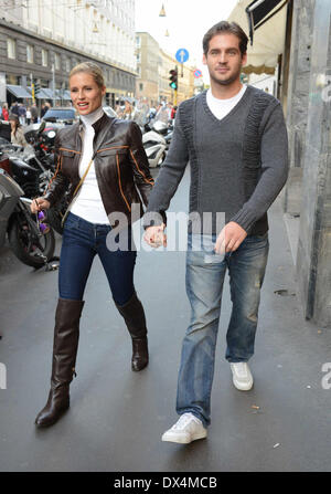 Michelle Hunziker e Tomaso Trussardi negozio di via Monte Napoleone con: Michelle Hunziker e Tomaso Trussardi dove: Mil Foto Stock