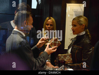 Michelle Hunziker e Tomaso Trussardi negozio di via Monte Napoleone con: Michelle Hunziker e Tomaso Trussardi dove: Mil Foto Stock