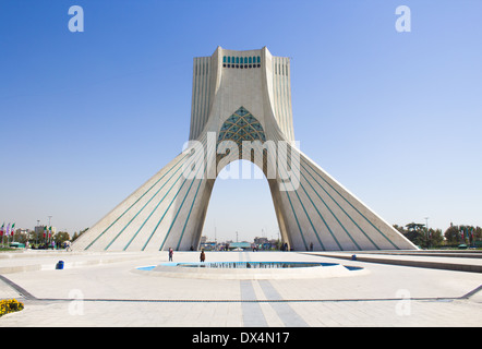 Tehran, Iran - 1 Ottobre 2013 : Azadi Tower, uno dei luoghi più importanti per l'Iran, che si trova nella capitale iraniana Teheran Foto Stock