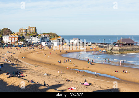 Broadstairs Beach in una giornata di sole Foto Stock