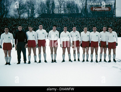 Calcio, Oberliga Ovest, 1962/1963, Glueckaufkampfbahn Gelsenkirchen, FC Schalke 04 rispetto a Rot Weiss Oberhausen 1:1, team shot Oberhausen con Fredi Lauten (1.f.l.), Torwart Helmut Traska (2.f.l.), Helmut Laszig (3.f.l.), Joule Hans Barwenzik (6.f.l.), ven Foto Stock