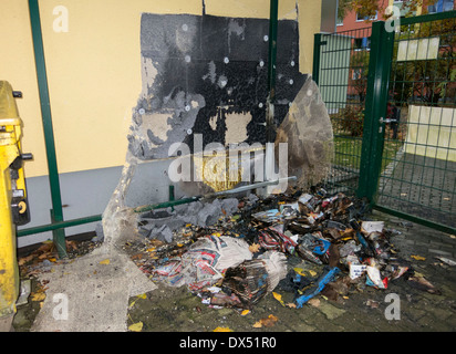 Contenitore di carta secondo Muellbrand Foto Stock