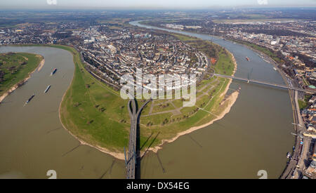 Vista aerea, ansa del Reno con ponte Rheinkniebrücke, Reno, Oberkassel, Düsseldorf, Renania, Renania settentrionale-Vestfalia, Germania Foto Stock