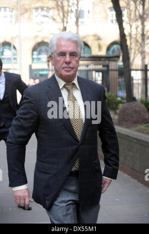 Londra, Regno Unito. Xviii Mar, 2014. Max Clifford arriva a Southwark Crown Court come la sua prova su 11 accusa di attentato al pudore continuesl Londra 18/03/2014 Credit: JOHNNY ARMSTEAD/Alamy Live News Foto Stock