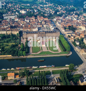 Antenna di Saverne città con il Rohan Castello e giardino, Marne Reno canal, Alsace Francia Europa Foto Stock