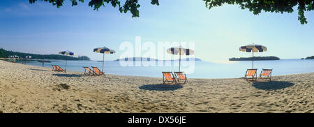 Ombrelloni sulla spiaggia, la spiaggia di Chaweng, Ko Samui, Tailandia Foto Stock