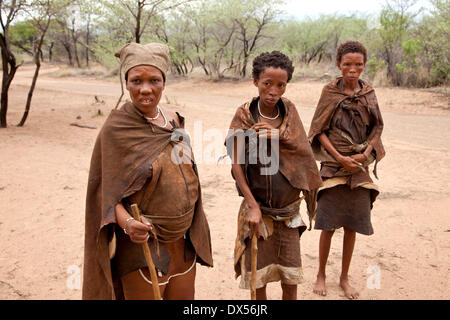 San o i Boscimani le donne in abito tradizionale di Ghanzi, Botswana Foto Stock