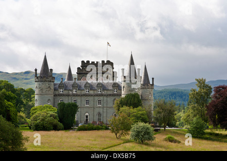 Vista di Inveraray Castle in Argyll Scozia Scotland Foto Stock