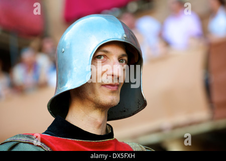 Il Palio di Siena 2011- La Giraffa cresce Foto Stock