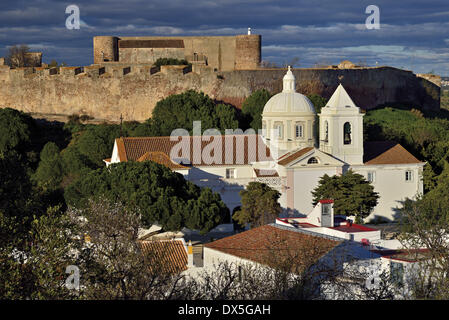 Il Portogallo, Algarve, Castro Marim, castello, chiesa Igreja Nossa Senhora dos Martires, visualizzare medievale, villaggio storico, storia, Algarve orientale, viaggi, turismo, turismo Algarve highlights, 25 gennaio 2014. Foto Stock