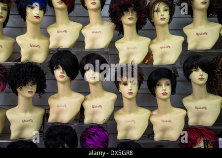 Parrucche e capelli Negozio di estensione, Brixton, London, Regno Unito Foto Stock