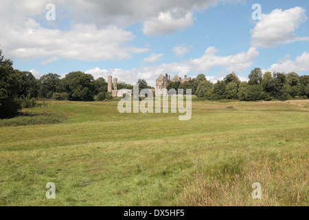 Vista generale su Abbazia di Battle sulla battaglia di Hastings battlefield, Battle, East Sussex, Regno Unito Foto Stock