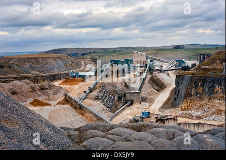 Dowlow cava, con impianto di estrazione, vicino a Buxton, Derbyshire, Regno Unito. Foto Stock