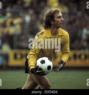 Calcio, Bundesliga, 1975/1976, Stadio am Boekelberg, Borussia Moenchengladbach versus Hertha BSC Berlin 1:1, scena del match, custode Thomas Zander (Hertha) Foto Stock