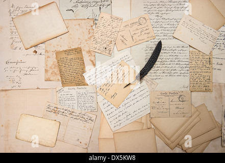 Vecchio lettere, handwritings, cartoline d'epoca e antichi giù penna. nostalgico sfondo sentimentale. ephemera Foto Stock