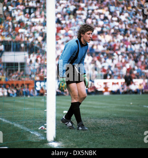 Calcio, Bundesliga, 1975/1976, Stadio am Boekelberg, Borussia Moenchengladbach contro 1. FC Colonia 2:1, scena del match, custode Harald Schumacher (FC) Foto Stock