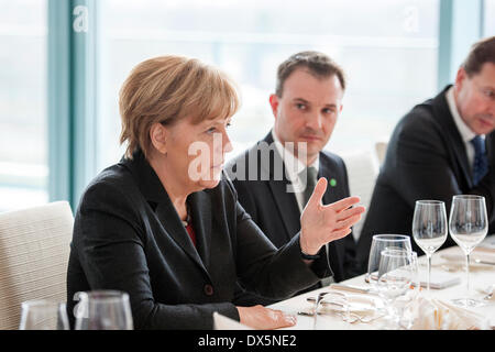 Berlino, Germania. 18 marzo 2014. Il cancelliere tedesco Angela Merkel riceve in Cancelleria federale il primo ministro portoghese Passos Coelho per una riunione bilaterale. Goncalo Silva/Alamy Live News Foto Stock