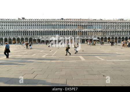 Le Procuratie sono tre edifici collegati su piazza san marco a venezia Italia, Europa, viaggi, architettura, Unesco Foto Stock