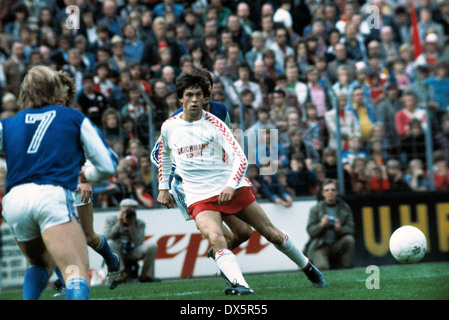 Calcio, Bundesliga, 1976/1977, Georg Melches Stadium, Rot Weiss Essen versus Karlsruher SC 3:2, scena del match, Werner Lorant (RWE) Foto Stock