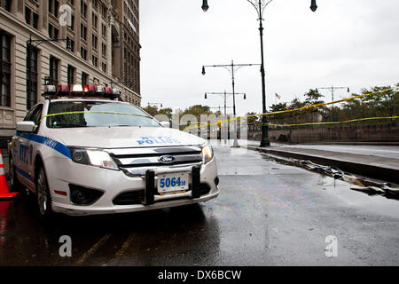 Il Brooklyn Battery Tunnel allagato con acqua. I residenti in tutti i distretti di New York City, hanno risvegliato la devastazione lasciata per una notte da 'superstorm' sabbiosa. Gli alberi sono stati sradicati, frantumazione automobili e bloccando l'accesso alle strade. Il Presidente Usa Barack Obama ha dichiarato New York 'grande area di disastro". Gli aeroporti sono chiusi e le imprese hanno esortato a non riaprire fino a quando non è sicuro di farlo. Con : la batteria di Brooklyn Tunnel allagato con acqua. Dove: New York City, Stati Uniti quando: 30 Ott 2012 Foto Stock