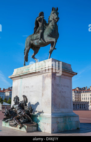 Famosa statua di Luigi XIV, Place Bellecour Lione in Francia Foto Stock