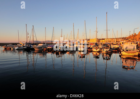 Vista del Porto Vecchio, Chania, Creta, Grecia Foto Stock