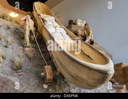 Diorama di portage sul fiume Missouri, Lewis e Clark National Historic Trail Interpretive Center, Great Falls, Montana, USA Foto Stock