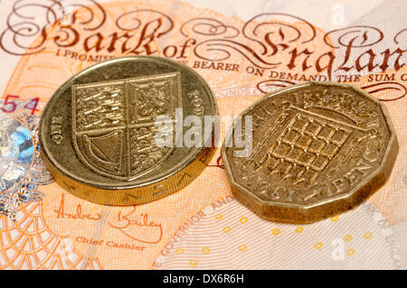 REGNO UNITO. 19th marzo 2014. La nuova moneta della sterlina britannica prevista per il 2017, per contribuire a contrastare i crescenti problemi di contraffazione. Nuovo design basato sul vecchio pezzo 3d pre-decimale. Foto Stock