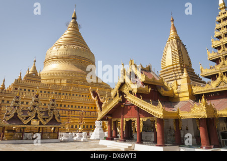 La Pagoda Shwezigon, vicino Wetkyi-in e Nyaung U, Bagan, Myanmar (Birmania) Foto Stock