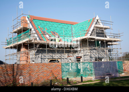 Casa in costruzione su una scatola nuova di sviluppo da parte di Hopkins e Moore a Snape, Suffolk, Inghilterra Foto Stock