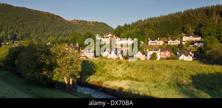 Fotografia della città di Trefriw a Conwy Valley in Snowdonia regione del Galles del Nord Regno Unito Foto Stock