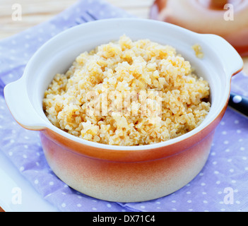 Crema di farina e di latte magro di grano, mangiare sano Foto Stock
