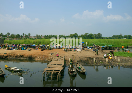 Al punto di partenza principale alle Ganvie, ai villaggi su palafitte, Benin, Africa occidentale Foto Stock