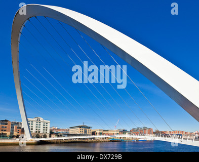 Gateshead Millennium ponte sul fiume Tyne Newcastle upon Tyne Tyne and Wear Tyneside Inghilterra UK GB EU Europe Foto Stock